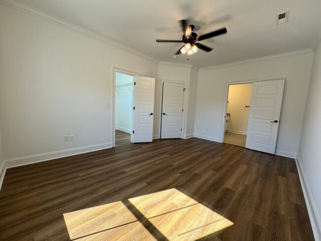 Building Photo - NEW 3/2.5 Gaited Townhouse in Downtown Rom...