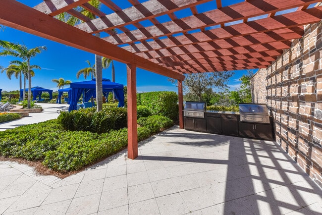 Building Photo - 1525 Stockbridge St