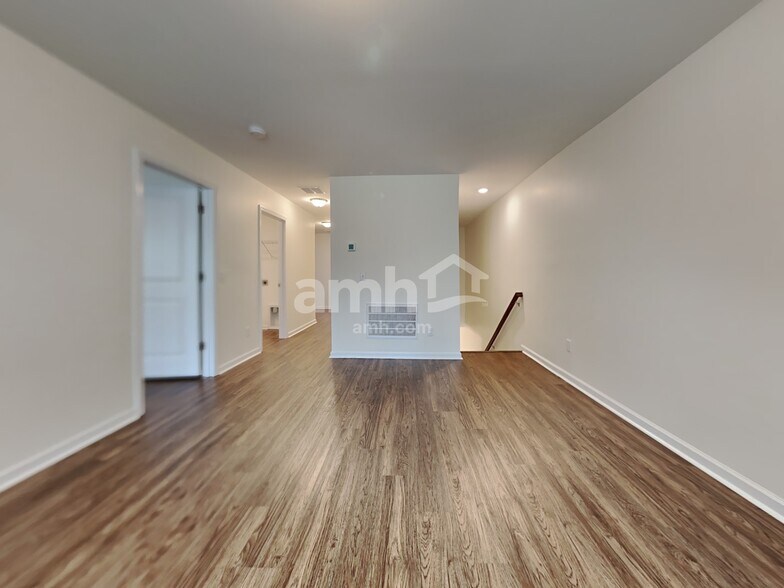 Building Photo - 186 Orion Way