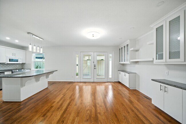 Building Photo - 6468 Burgoyne Dr.