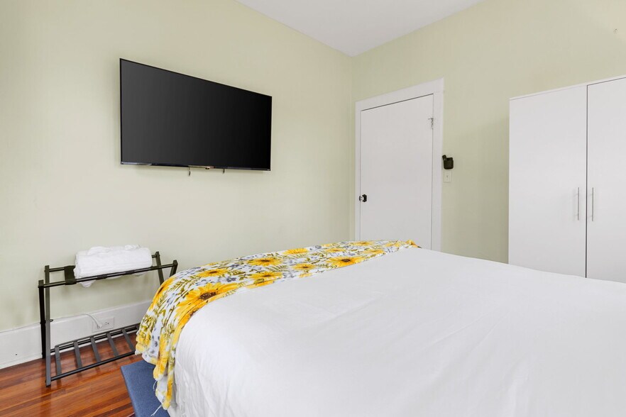 Building Photo - 2214 Wallace St