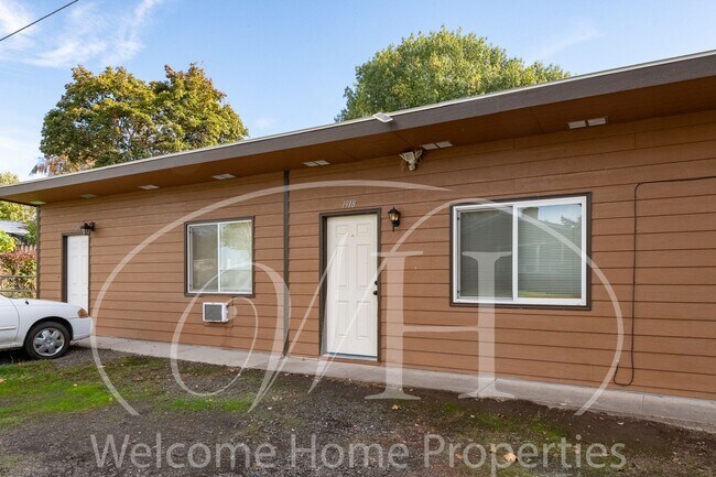Building Photo - 1 bedroom with Peaceful Back Yard on Quiet...