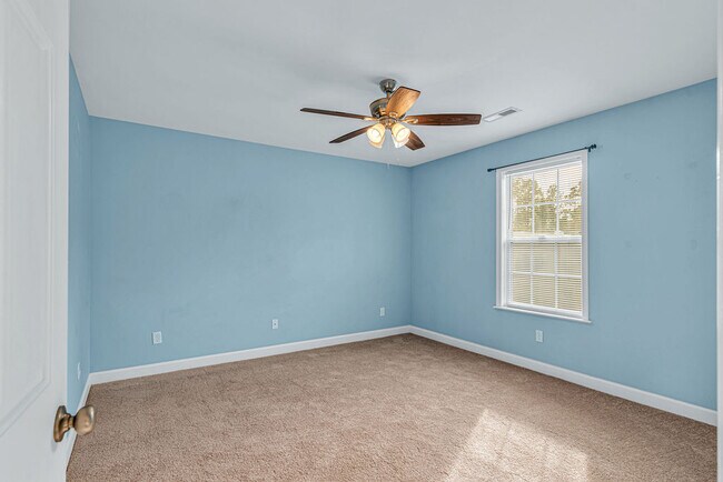 Building Photo - 188 Pine Hollow Rd