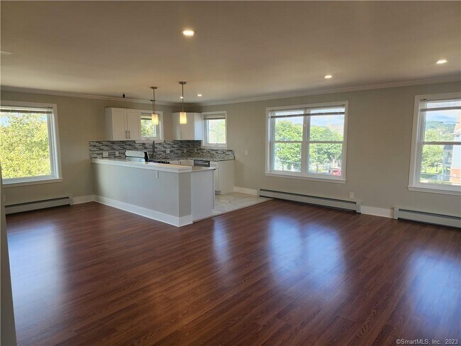 Building Photo - 120 Downing St