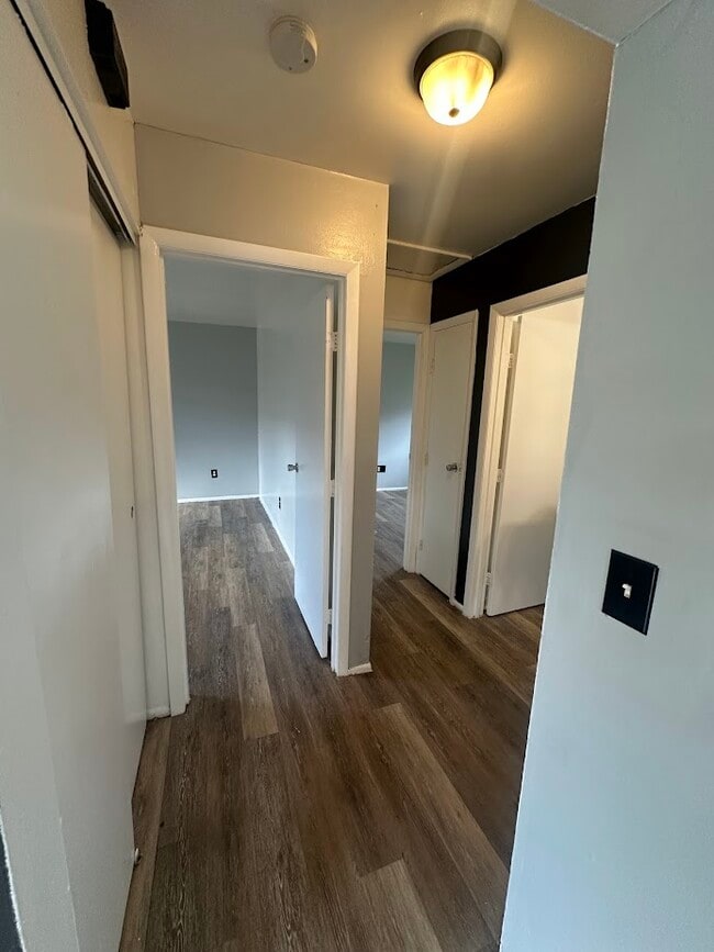 Building Photo - 4365 Powell Rd