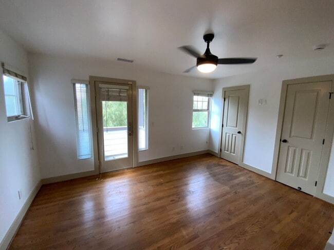 Building Photo - 445  E Avenue