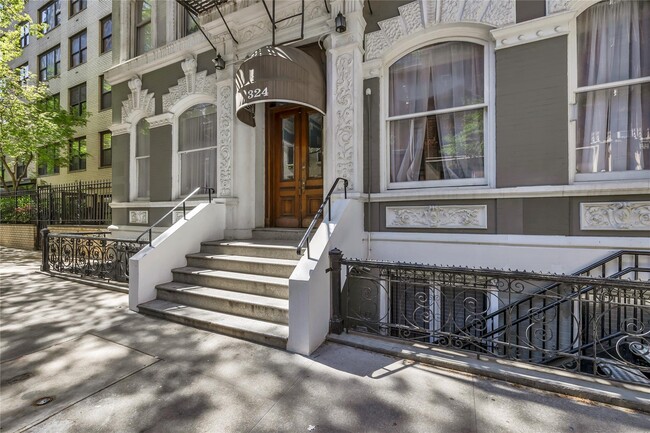 Building Photo - 324 E 50th St