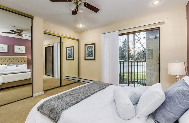 Building Photo - 1980 Barrymore Common