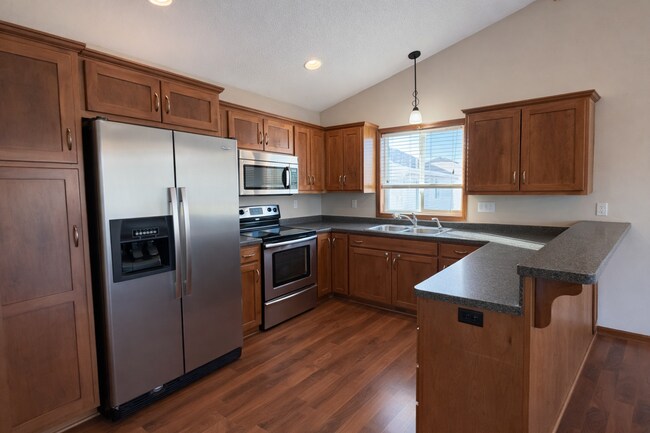 Building Photo - Beautiful 4bed 3bath Single Family Home In Sartell