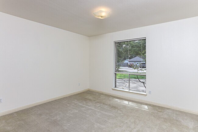 Building Photo - 1226 Ferndale Dr