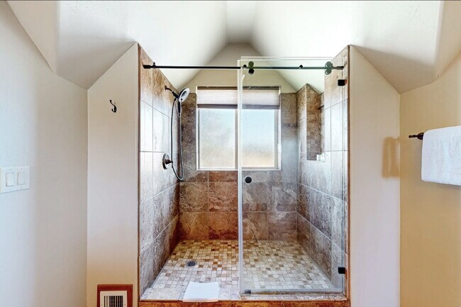 Building Photo - 760 S Creekside Dr