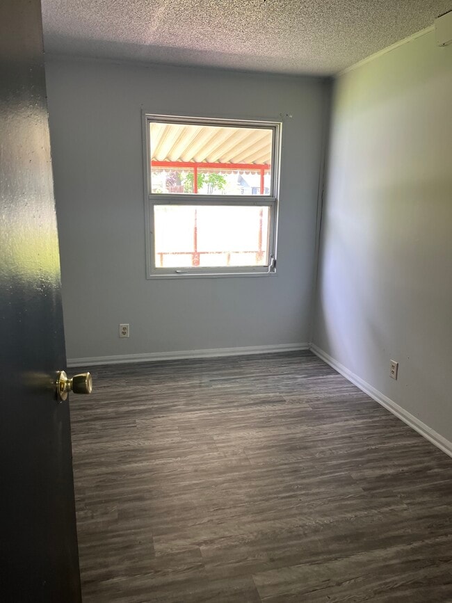 Building Photo - 206 Lindenwood-