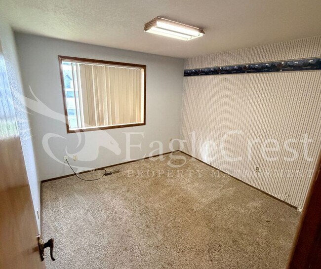 Building Photo - Thoughtfully Designed 3 Bedroom 2 bathroom Home with Open Kitchen and Private Deck