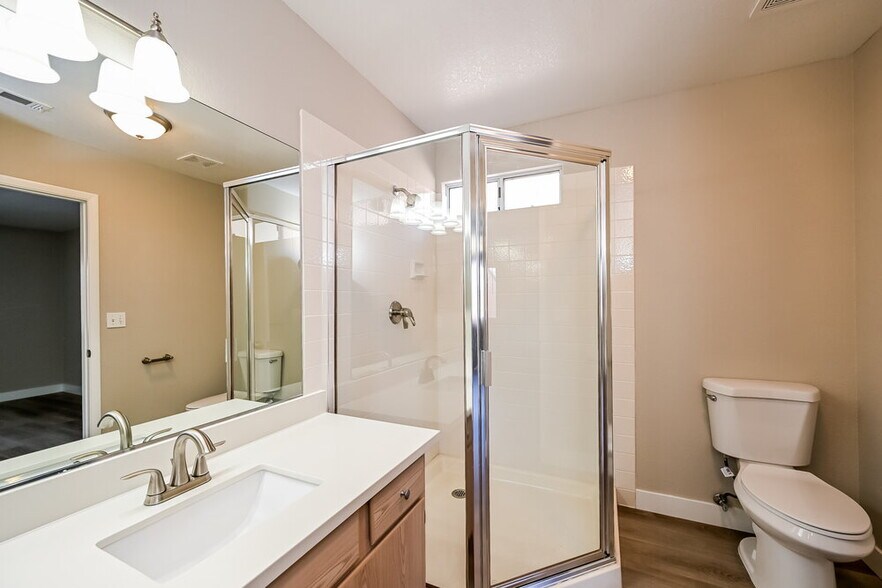 Building Photo - 5594 Calais Ct