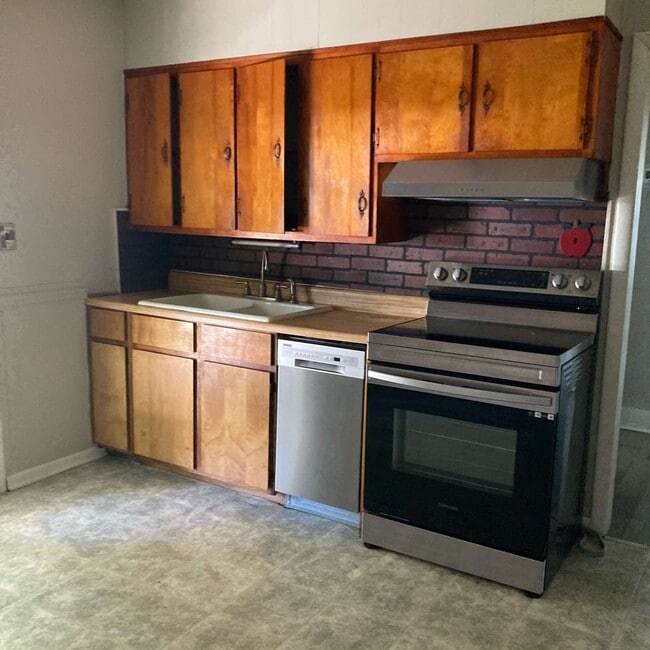 Building Photo - 2801 Faircourt St