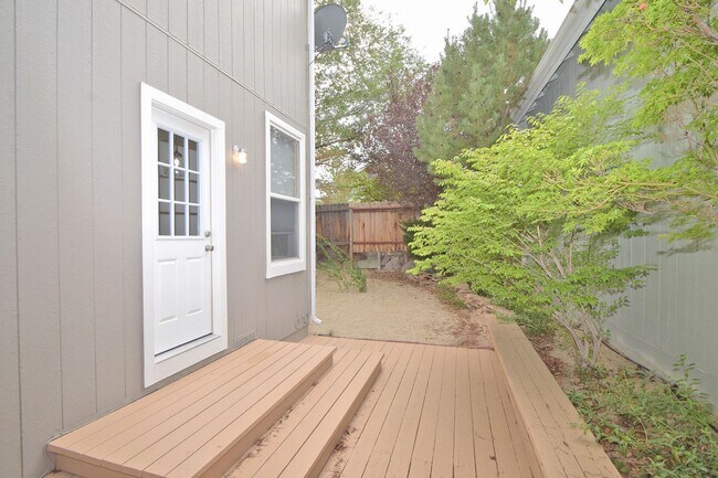 Building Photo - Caughlin Ranch Beauty Clean and Comfortable and Close to Shopping