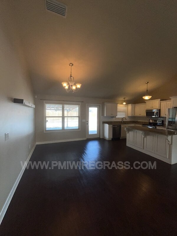 Building Photo - 229 Lace Dr