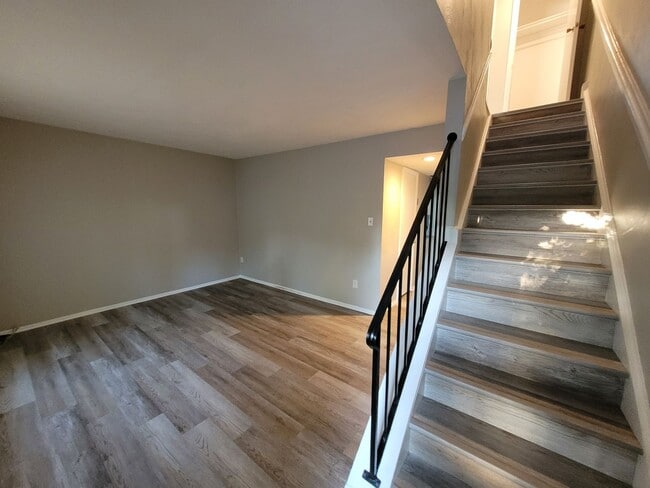 Building Photo - Townhouse in the Heart of Virginia Beach!