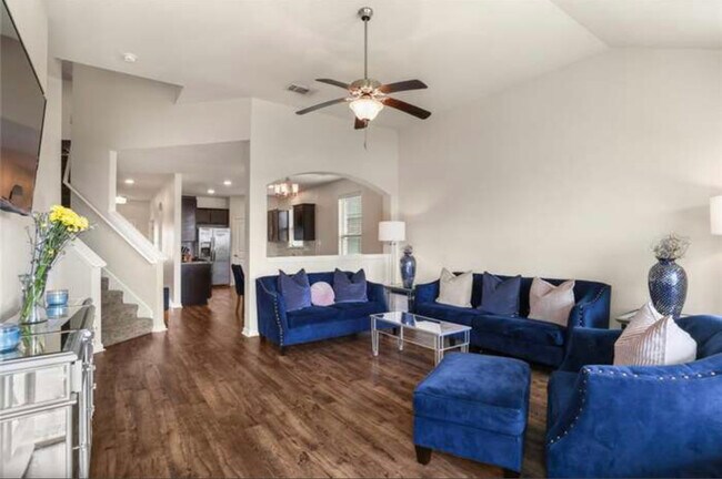 Living Area - 758 Lakeshore Village Dr