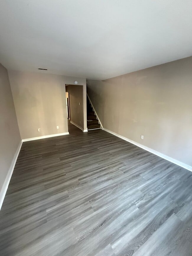 Building Photo - 2-Bedroom Townhome in Brookhaven!