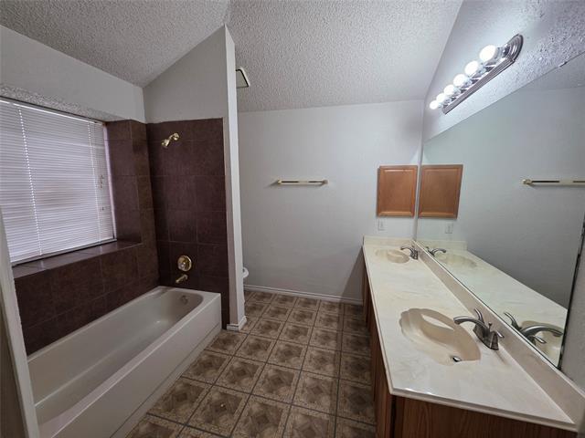 Building Photo - 4755 Hollow Tree Dr