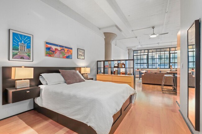 Building Photo - Stunning Pearl Loft with Washer/Dryer in Unit & Secure Parking