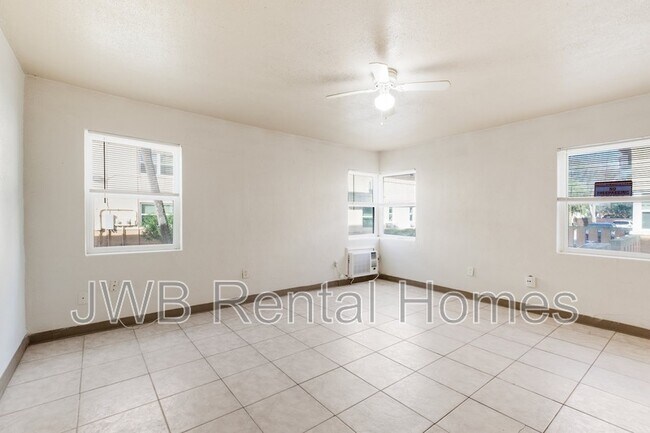 Building Photo - 226 16th Ave N