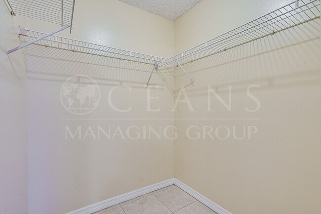 Building Photo - Charming 1 Bed, 1 Bath Condo