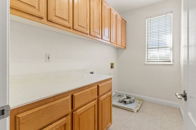 Building Photo - 3311 Montevideo Dr