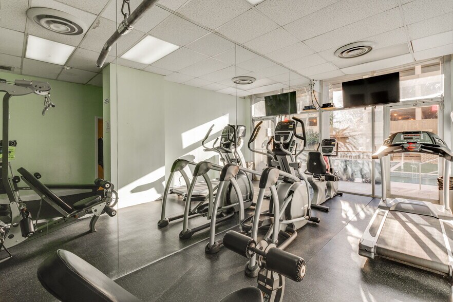 Fitness center - 1520 Senate