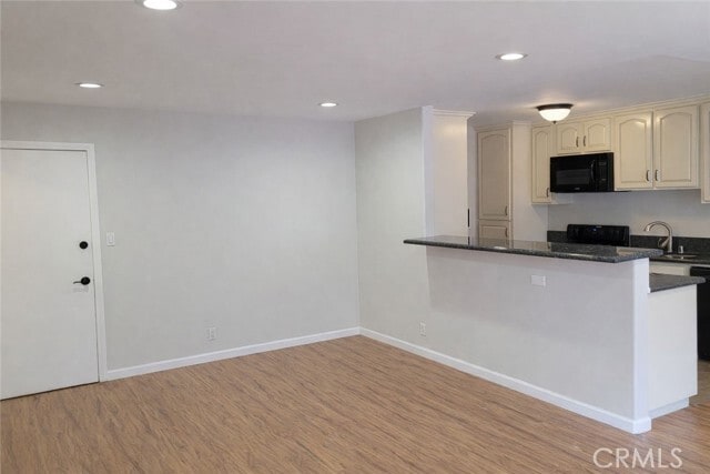 Building Photo - 5403 Newcastle Ave