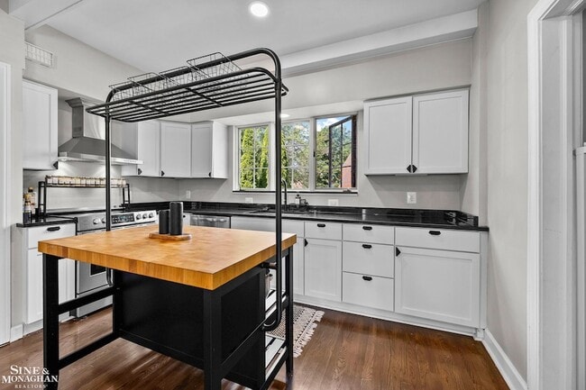 Building Photo - 276 Lewiston Rd