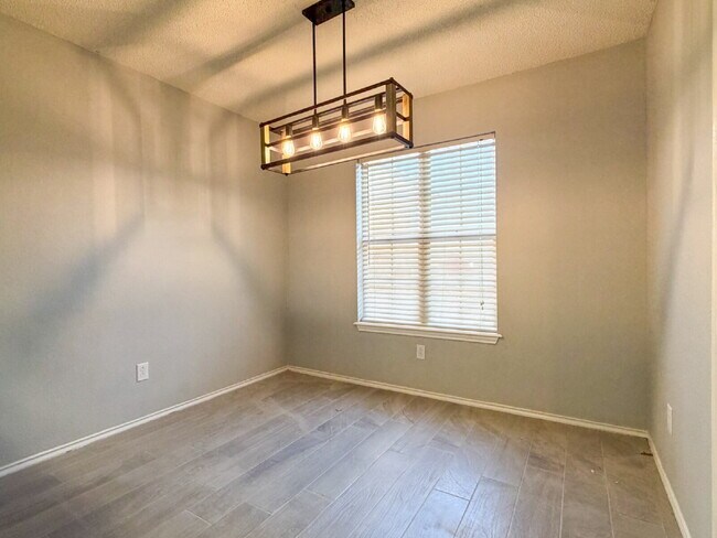 Building Photo - Charming 3/2/2 Located on a Cul-de-sac in South Lubbock.