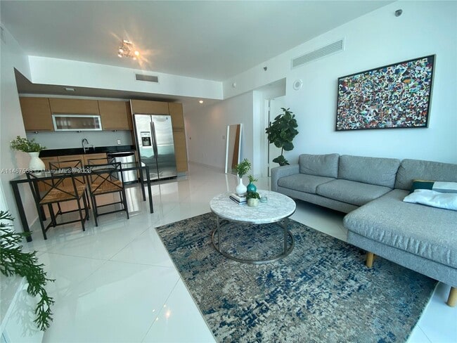 Building Photo - 950 Brickell Bay Dr