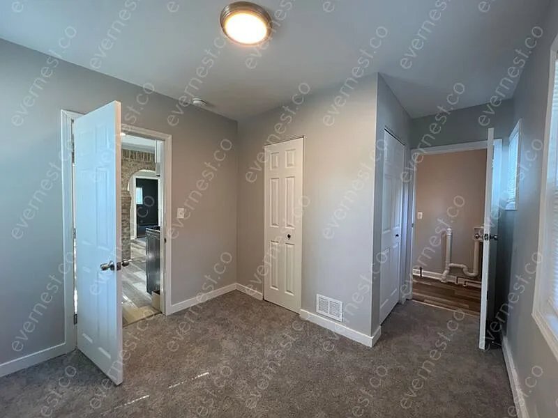 Building Photo - 76 W Strathmore Ave