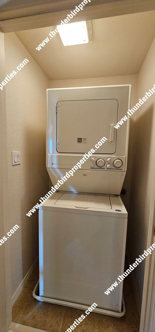 Building Photo - Gated Community 2 Bedroom, 2.5 Bathroom, 2 Car Garage, Upstairs Loft & Backyard. Available NOW!