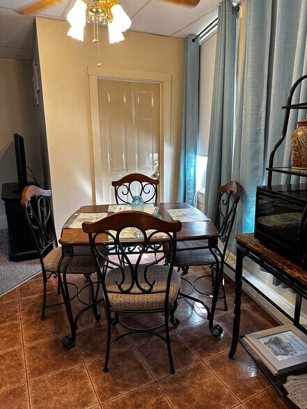 Building Photo - 583 Mill St