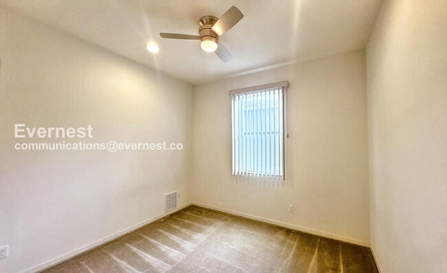 Building Photo - SPECIAL PROMOTION / Modern 4-Bedroom Home with Attached Garage / Pet-Friendly / Vouchers Accepted...