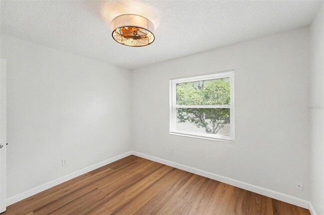 Building Photo - 9605 N Edison Ave