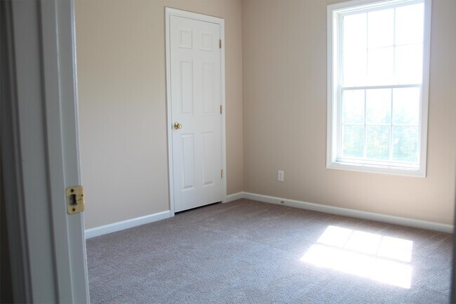Building Photo - 107 Enchanted Way