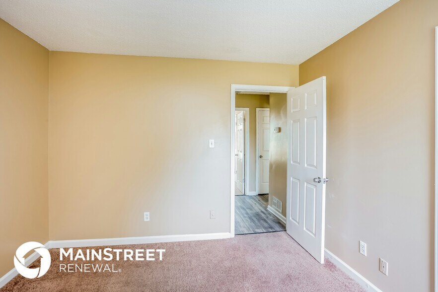 Building Photo - 8251 Lance Cove