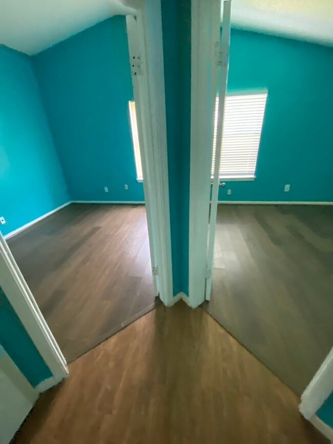 Building Photo - 15823 Ridgecroft Rd