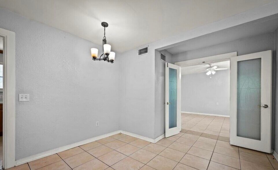 Building Photo - 1277 Mayfair Rd