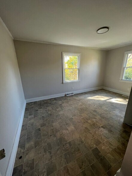 Building Photo - 323 Coltrane Ave