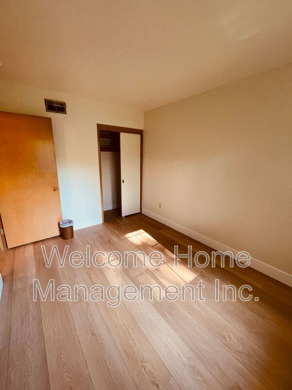 Building Photo - 3945 Euclid Ave