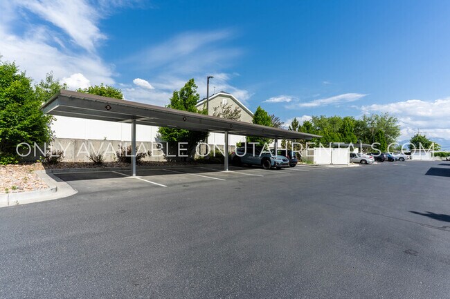 Building Photo - 1906 N Geneva Rd