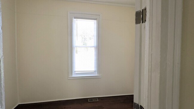 Building Photo - 523 W Grand Ave