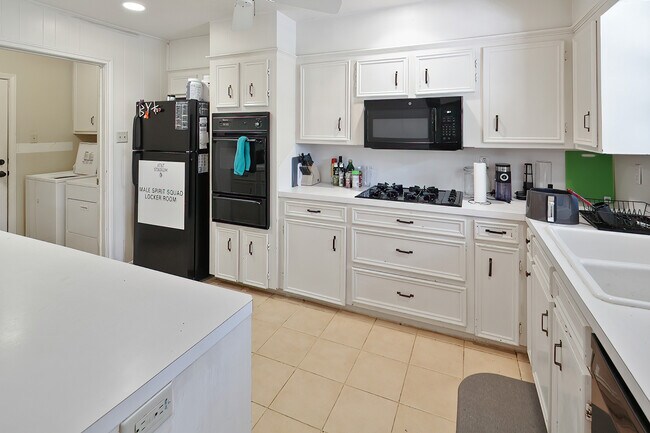 Building Photo - 1406 Angelina Cir