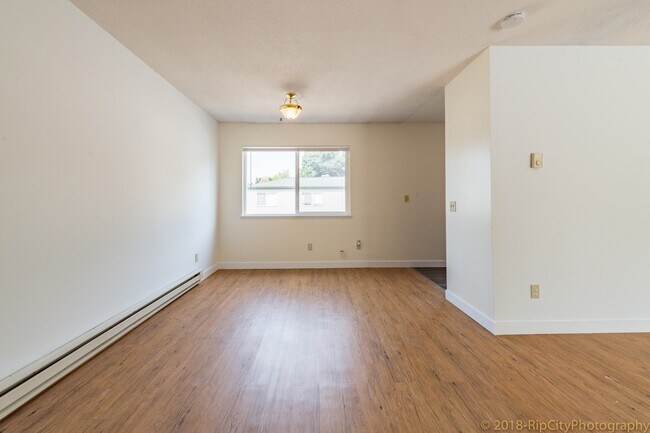 Building Photo - 3439-3439 SW 125th Ave