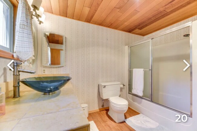 Building Photo - 770 E Country Club Drive East